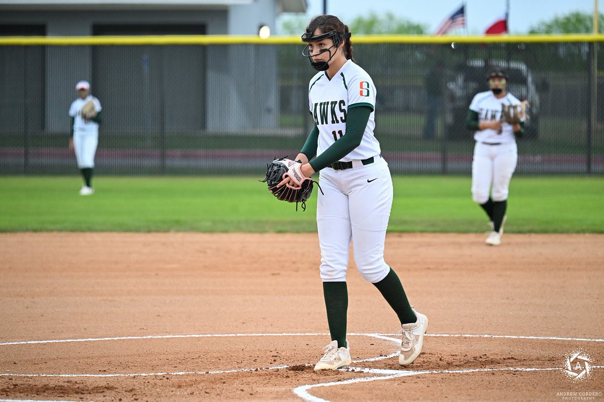 Lexi_sandoval11's tweet photo. Big district win last night and still undefeated in 32-5A. Took the mound with confidence knowing I had my defense behind me. In 6.1 innings had 7 SO, 3 BB and allowed 4 hits on the night. Keep working and grinding. Onto the next. @HCISD_Athletics @D1Softball @D1ProScouts https://t.co/xHA7xISRkn