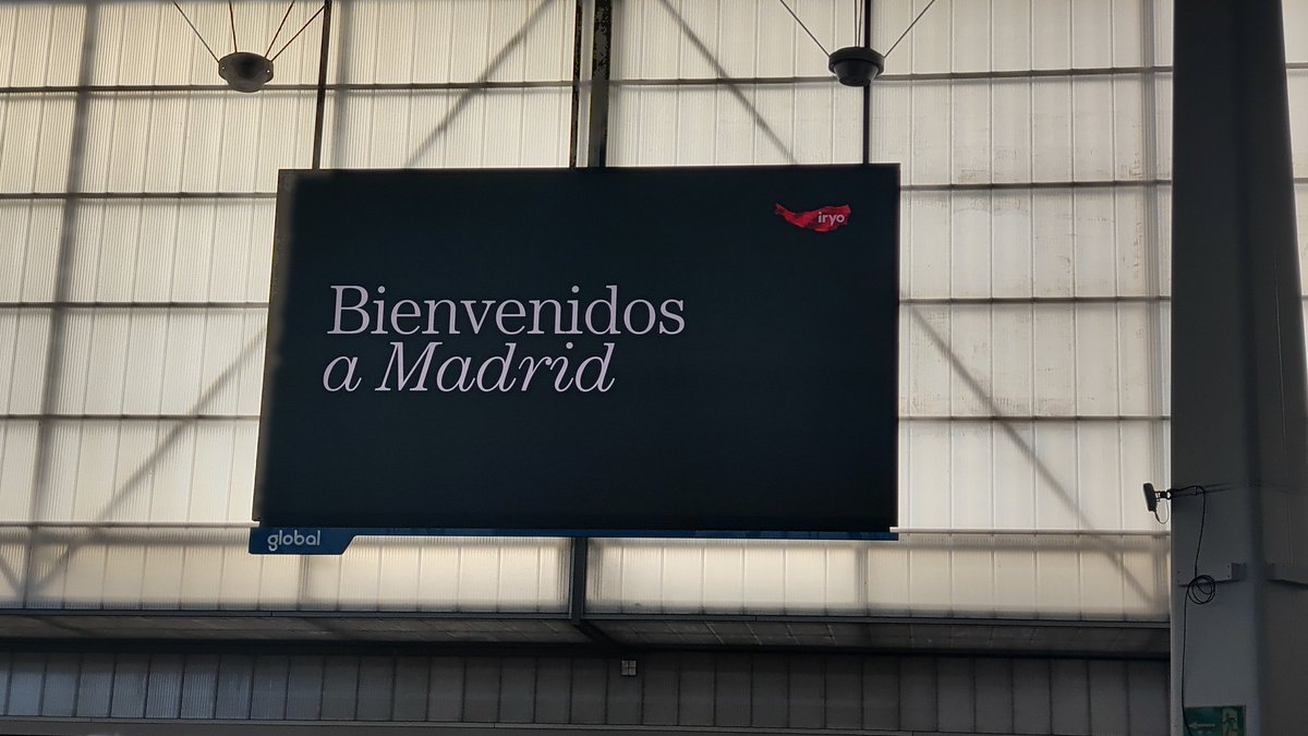 Que en la estación de <a href="/Adif_es/">Adif</a> de Valencia J. S <a href="/iryo_eu/">iryo.eu</a> diga Bienvenidos a Madrid, de quien es culpa? 😂