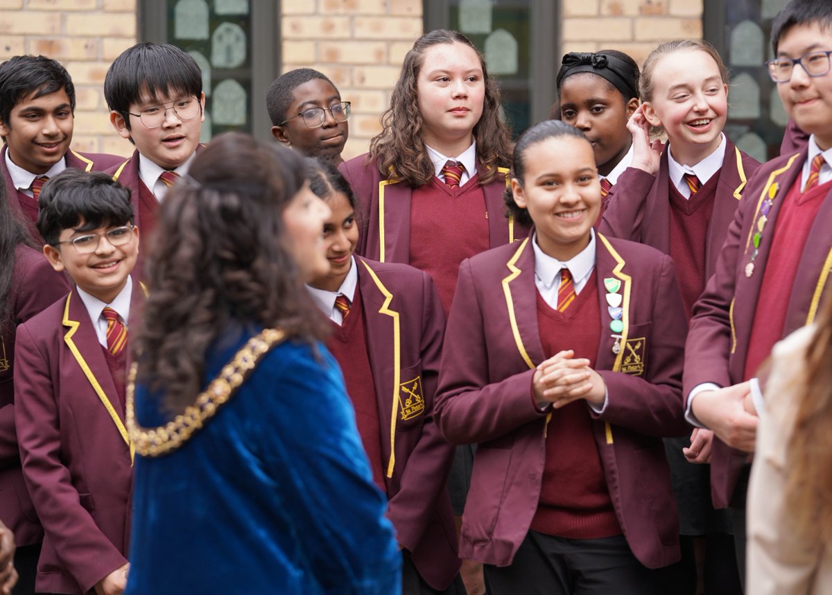 The Lord Mayor of Manchester, Yasmine Dar, visited our school to speak to the Diversity Council. She emphasised the importance of respect, tolerance, and love, and engaged with our questions. We look forward to her next visit! @LordMayorOfMcr #lordmayorofmanchester #stpetershigh