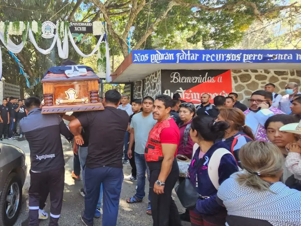 #Ayotzinapa: la manufactura del terror.
#Opinión de <a href="/lhan55/">Luis Hernandez N</a>

#YanquiKothan entró a la Normal Rural Raúl Isidro Burgos ilusionado con ser maestro. Le faltaba menos de un mes para cumplir 24 años y cursaba el cuarto semestre de la licenciatura en educación primaria. El 7 de marzo,