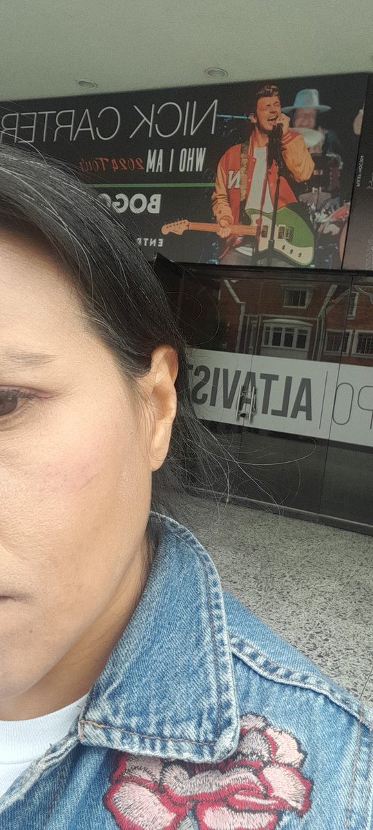 emeceemece03's tweet photo. #WhoIAmBogota si no pudo venir #BrianLitrell ni en grua, pues veré al mono que colocaron de afiche en los cuartos de mi generación #90s #NickCarter @nickcarter welcome to Bogota Again precious. @musictrendscol https://t.co/VsJIYXef8e