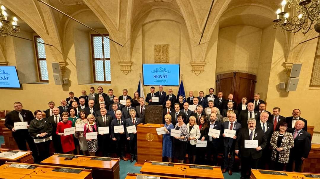 KarnikPavel's tweet photo. V Senátu Parlamentu ČR si připomínáme 25. výročí vstupu České republiky 🇨🇿 do Severoatlantické aliance (12. 3. 1999) https://t.co/D2eFExoSYK