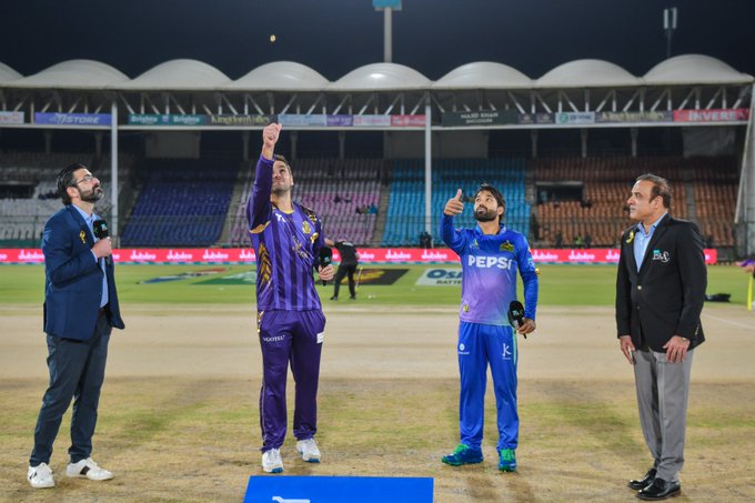 Quetta Gladiators win the toss and opt to field first 🏏 📹 Credits: Twitter/thePSLt20