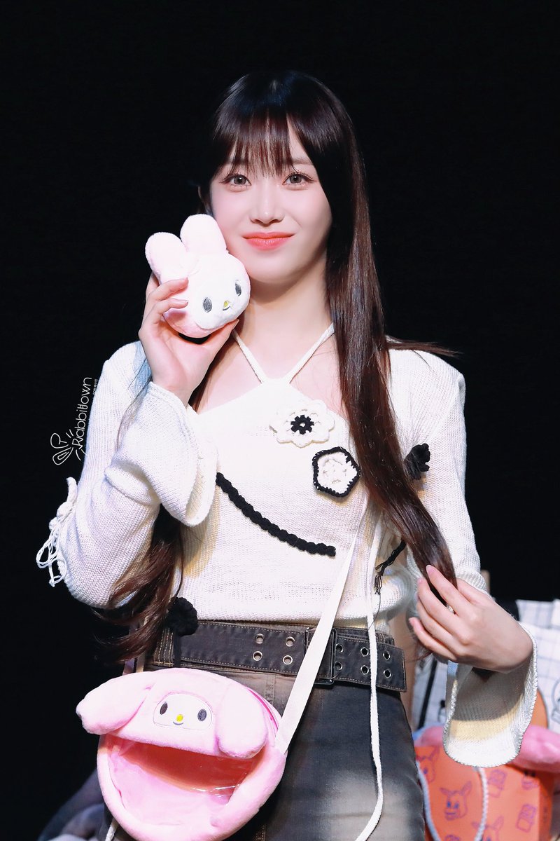 CHINASuminbar's tweet photo. 秀珉呐！生日快乐🎂

#STAYC 
#수민
#SUMIN 
#HappySuminDay https://t.co/UsHfFVXljz