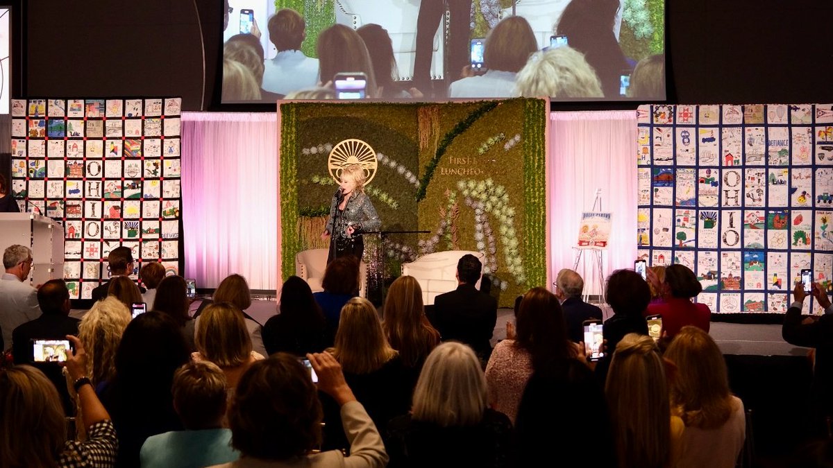 When @DollyParton visited in 2022, Ohio's Imagination Library partners gifted her and First Lady @FranDeWine a quilt. Both quilts had a square from each of Ohio's 88 counties. #NationalQuiltingDay