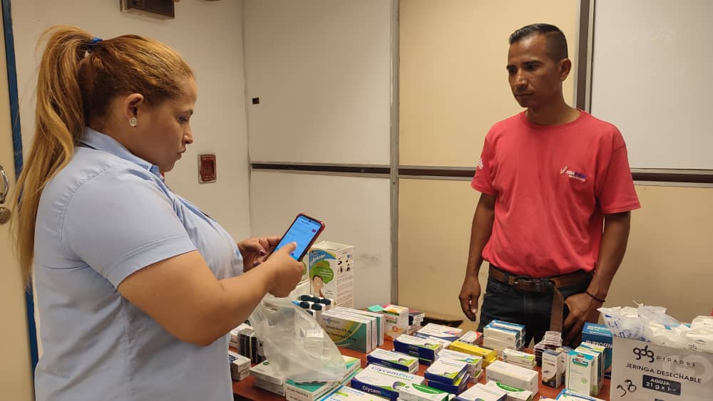 CorpoelecInfo's tweet image. ⚡️ 𝔹𝕒𝕣𝕚𝕟𝕒𝕤

Para honrar el Día Internacional de la Mujer,  #Asoelec y @FasmeeOficial  realizaro una Gran Jornada Integral, donde desarrollaron actividades para reconocer la importancia de la energía femenina en el sector eléctrico.