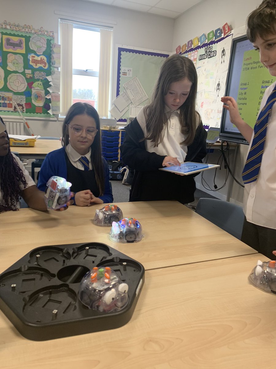 StJohnsPSAyr's tweet photo. P5B had a ball exploring the digital coding resources this afternoon. A big thank you to our digital leaders for being super role models! @SACTechDigital #britishscienceweek
#STEMweek2024 https://t.co/NRKIWZGMjq