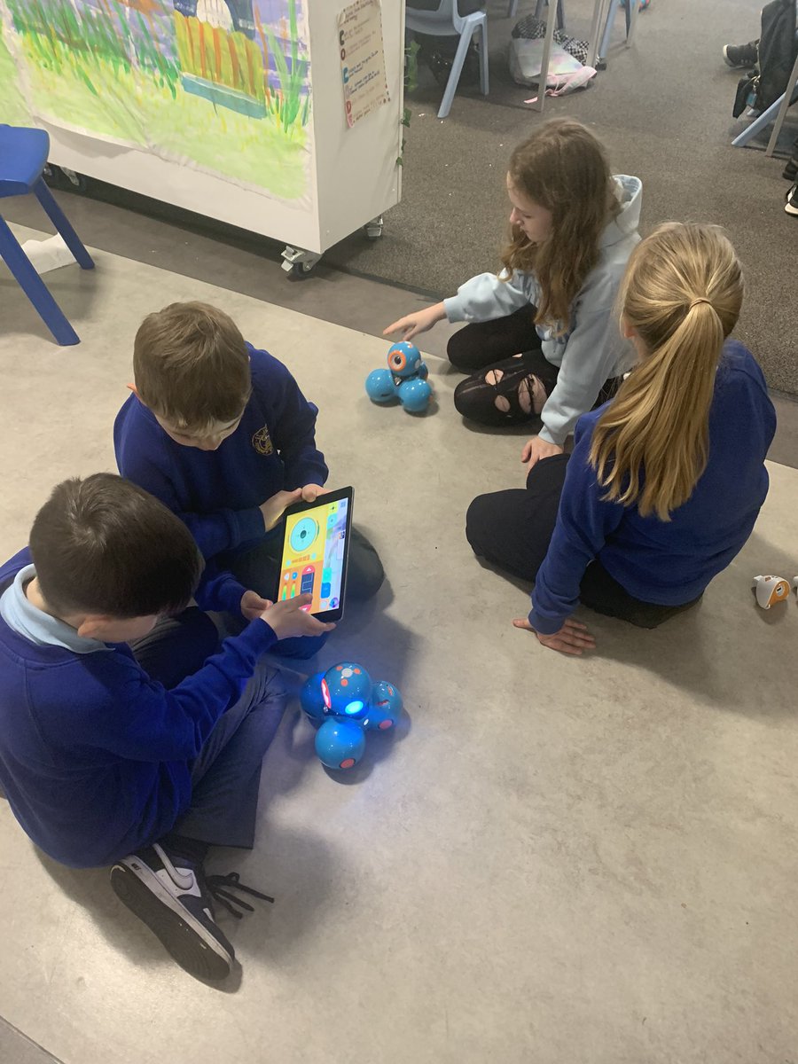 StJohnsPSAyr's tweet photo. P5B had a ball exploring the digital coding resources this afternoon. A big thank you to our digital leaders for being super role models! @SACTechDigital #britishscienceweek
#STEMweek2024 https://t.co/NRKIWZGMjq