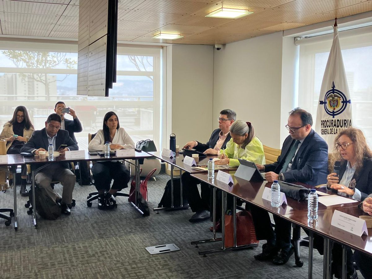ASOCARS's tweet photo. #ElAmbienteNosUne📢Los directores de las CAR del país participan en el Encuentro de autoridades ambientales y su rol en el desarrollo de proyectos de transición energética, organizado por la Procuraduría General de la Nación @PGN_COL y la Universidad de los Andes @Uniandes https://t.co/TeRbOuJm5O