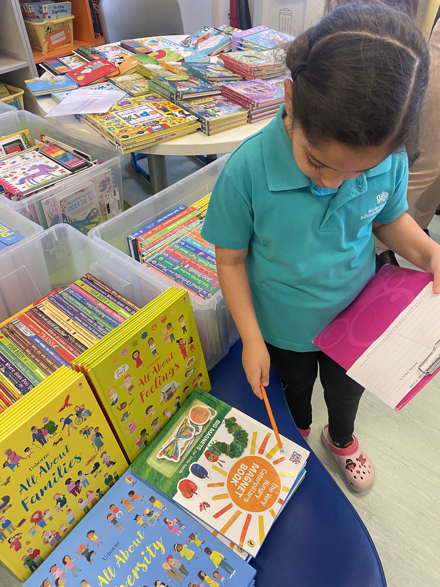 MsWardPBIS's tweet photo. We love our book fairs! 📚
#bookfair #reading https://t.co/mtPDBpaPEZ