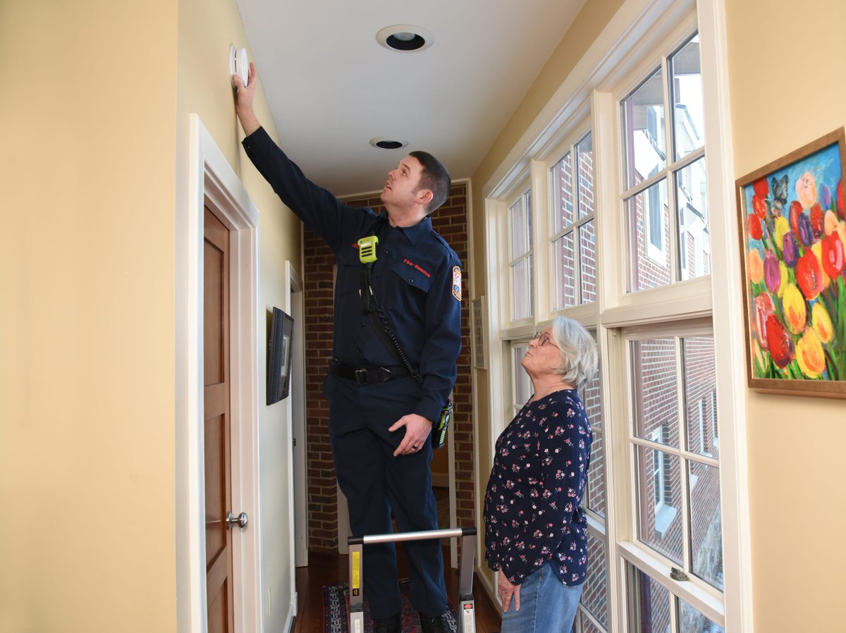 By now you likely changed your clocks, but have you tested your smoke alarms? 🤔 #PushTheButton, not your luck! 🍀 Make sure your smoke alarms work — check the sound. If you don't hear anything, you may need to replace the batteries. #ItsNotLuck