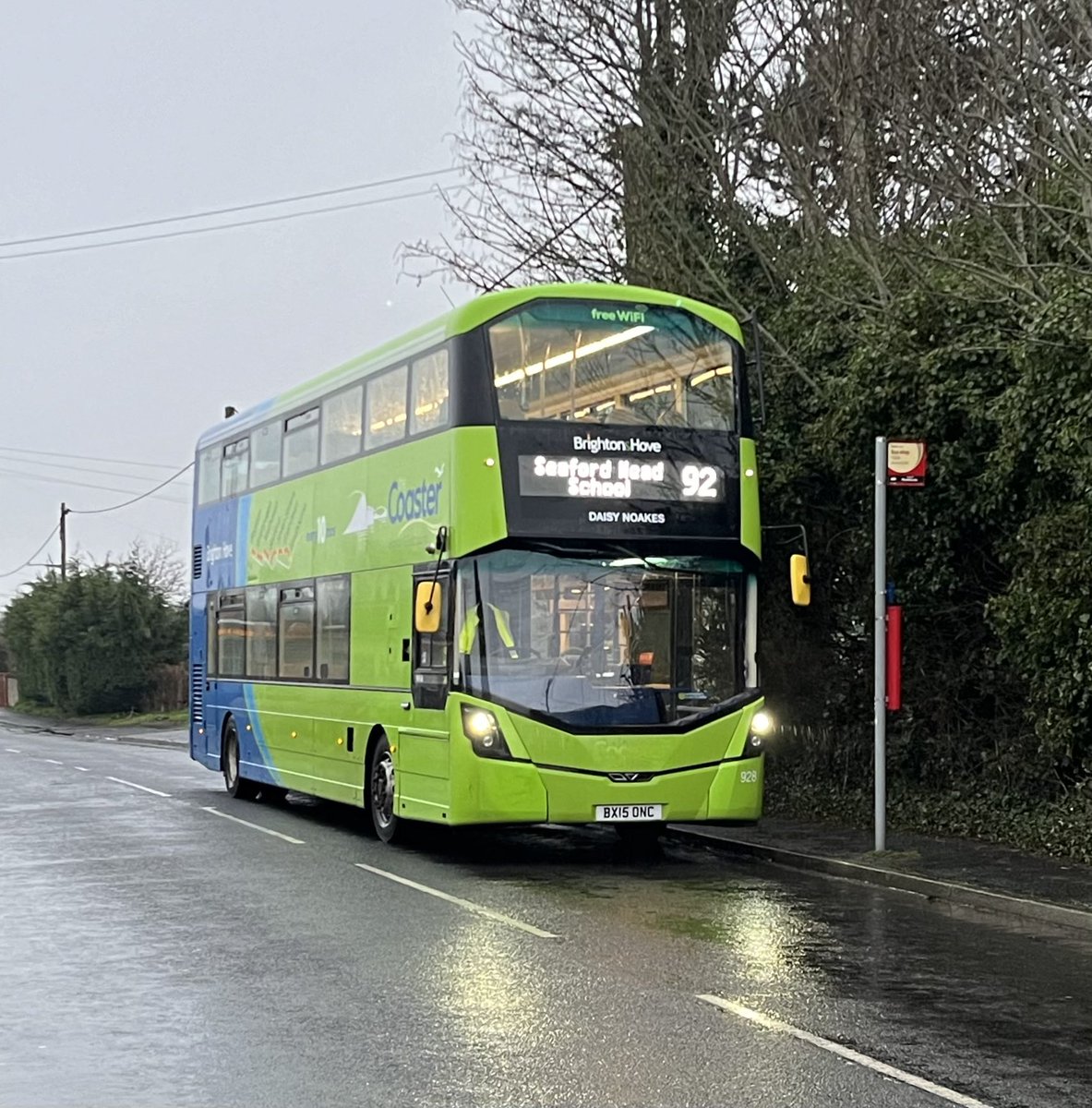 Brighton and Hove’s Newhaven based Wrightbus Streetdeck 928, BX15ONC is pictured in old Coaster livery at Bretts Field, North Peacehaven this morning on a 92 service to Seaford Head School (for Eastbourne) 
@BrightonHoveBus @Wright_bus @SouthernTransp3 @benwgarcia @AccessBuses