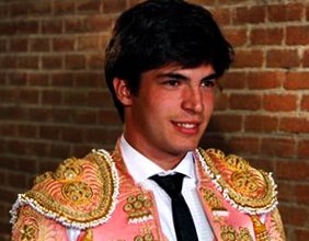 Hoy cumple 28 años el diestro madrileño <a href="/Angel_Sanchez12/">Angel Sanchez</a> <a href="/AngelSanchezInf/">Ángel Sánchez Inf</a>, nacido en la capital del reino.Felicidades, torero <a href="/portaltaurino/">Portal Taurino</a>