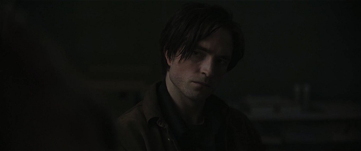 screenscaps's tweet photo. robert pattinson in the batman (2022) https://t.co/q8qKp2afMZ