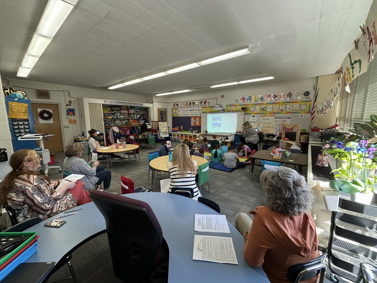 PrassPaxson's tweet image. Teachers observing teachers. Together we recall highly effective moments during instruction that increase student engagement. #SkillfulTeaching @RLGMike @KetteringLearns