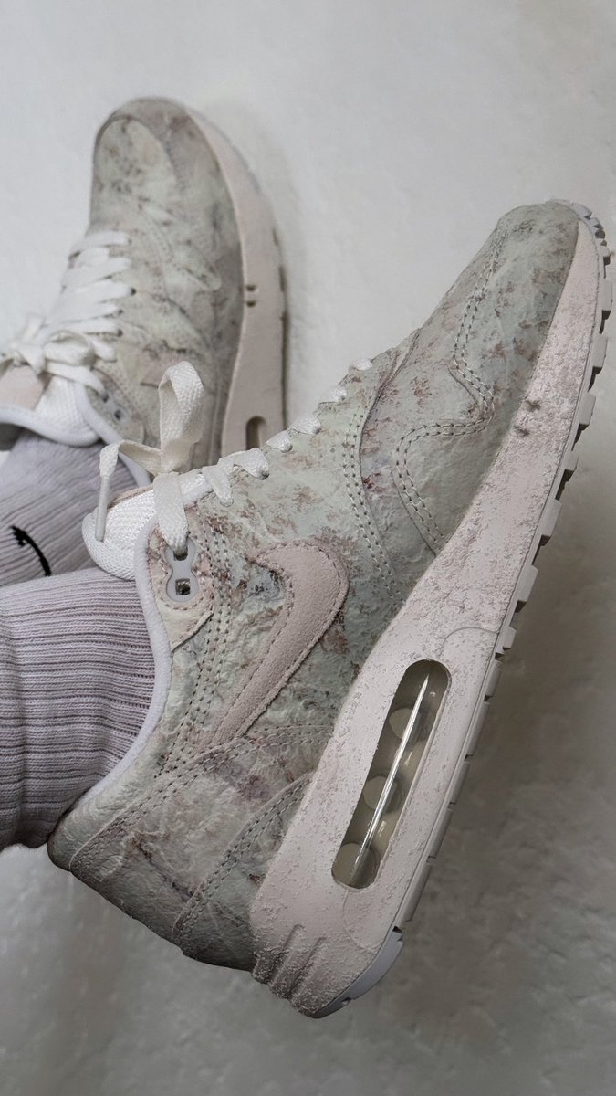 mmmeeze's tweet photo. shoes are a work of art, right? #marchMAXness
Nike Air Max 1 ‘86 Summit White and Phantom
@nikestore @hisexcellence79
#mailcall #kotd #AirMaxMonth #airmax #yoursneakersaredope #snkrskickcheck #snkrsliveheatingup #forthetoe #museum #sneakers https://t.co/dGm0FZ4PFV