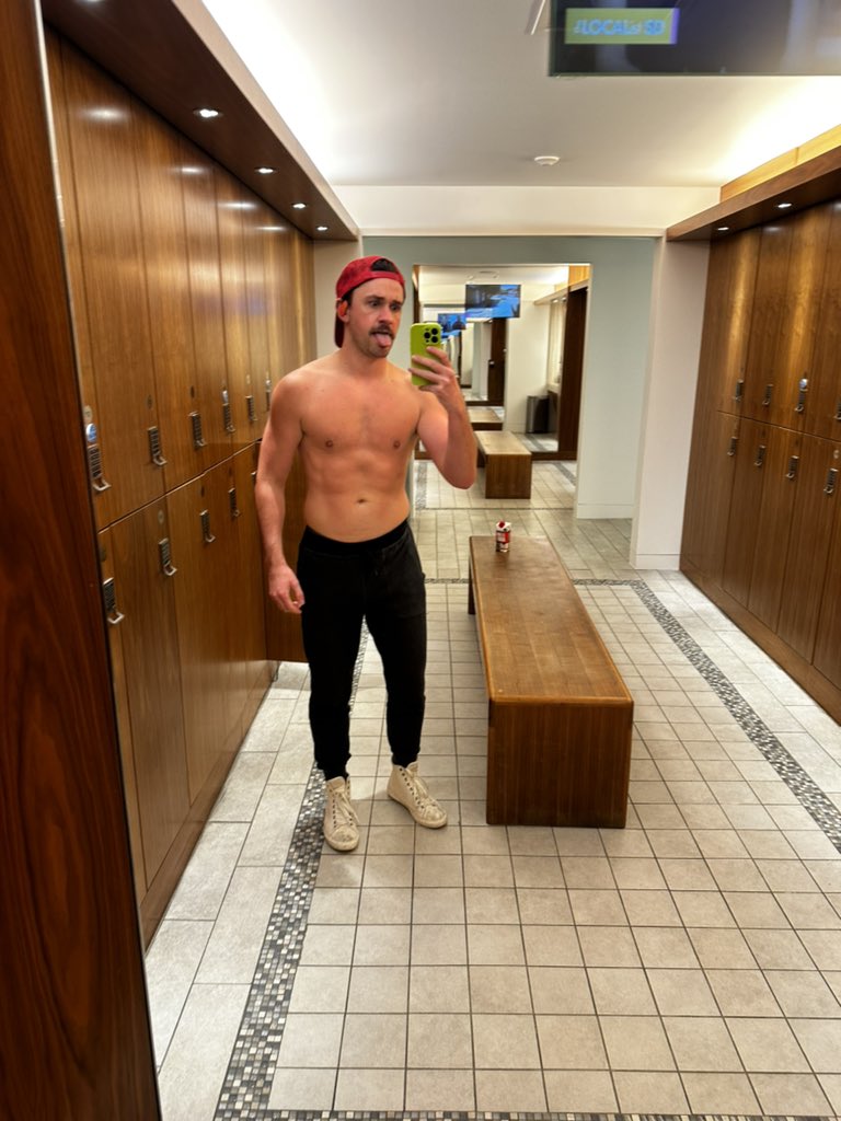 nickeiter's tweet photo. 🤪 https://t.co/rneOKAGQRZ