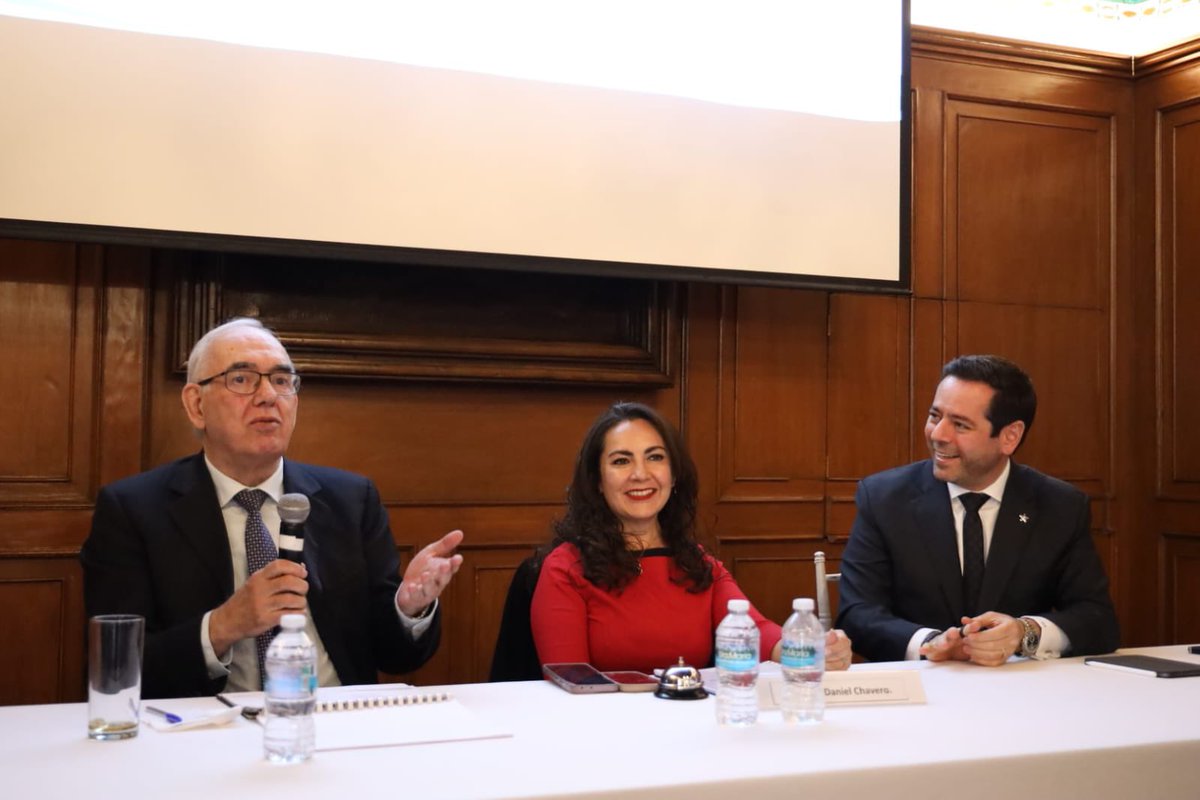 El sector que representa la <a href="/CanajadInformes/">CANAJAD</a> tiene una importancia estratégica en la cadena de suministro y en la vida diaria de millones de personas. 🧼🧴
Reconocemos su compromiso con la calidad, innovación y sostenibilidad, mismas que son fundamentales para mantener la