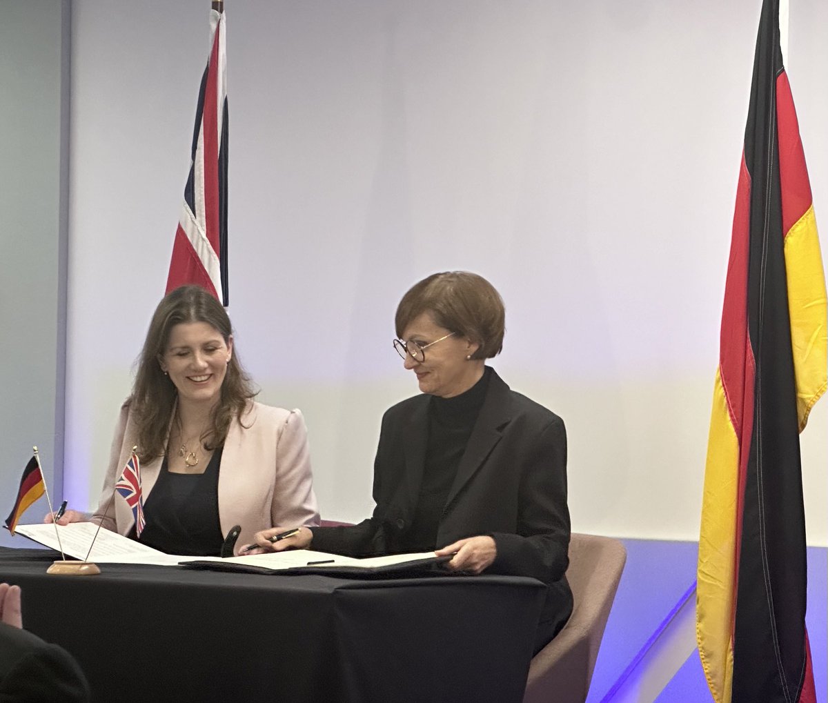 Great to be part of the German-UK ministerial dialogue on science and innovation. Lots to discuss and collaborate on between the two countries, in particular in quantum tech, AI and battery tech. ⁦@innovateuk⁩ ⁦@SciTechgovuk⁩ ⁦@GermanEmbassy⁩