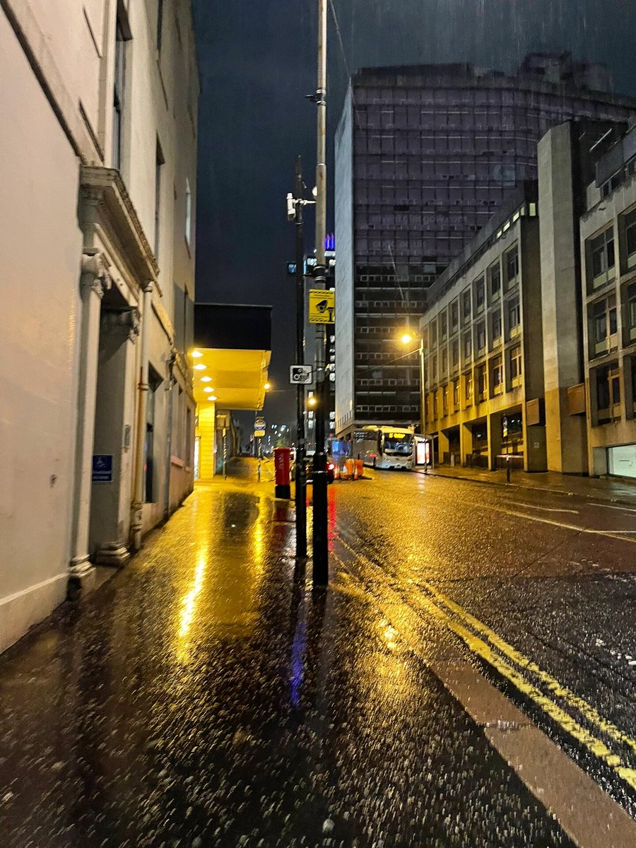 jummmai's tweet photo. There are different colors after the rain. Walking alone on the cold streets, something seems missing. what is it? https://t.co/KM1ybjFEDr