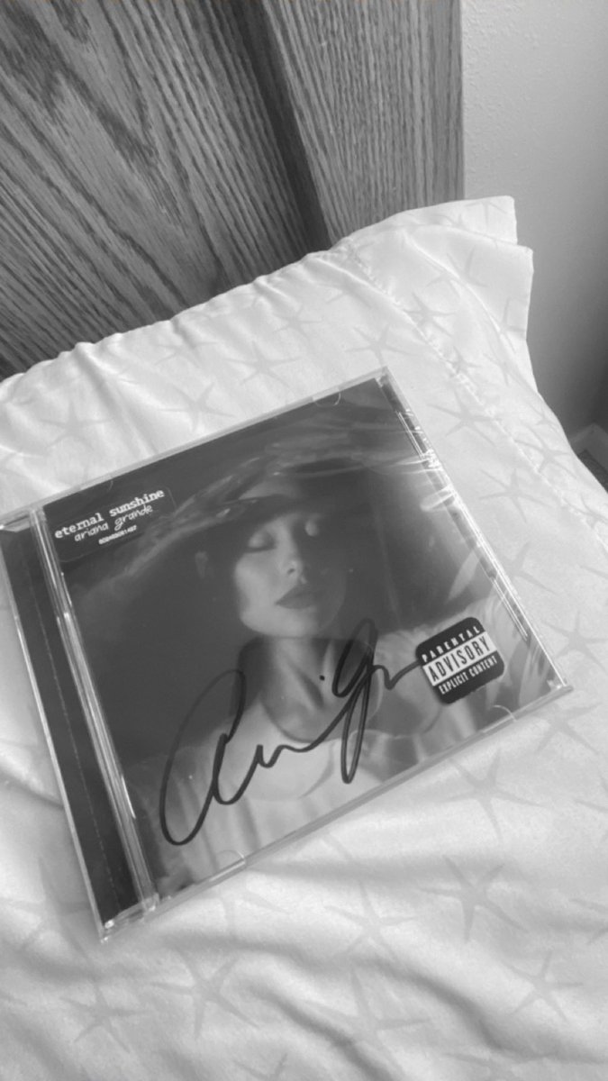 remmclouds's tweet image. I got a full signature I will never shut up ab this