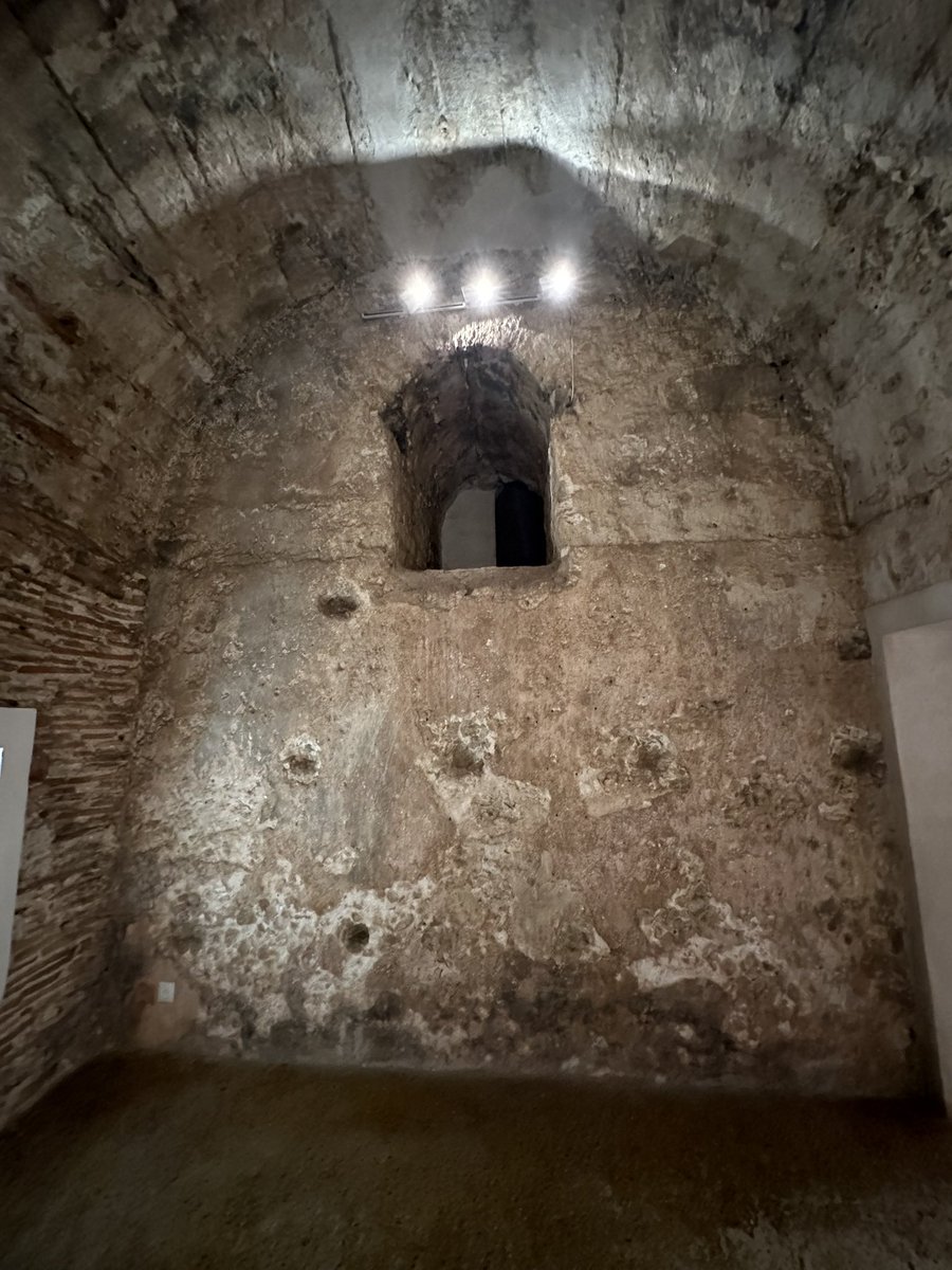 ENortonHistory's tweet photo. The early 17thC Fort Royal on Ile Sainte-Marguerite off the coast of Cannes, was built over the remains of Roman structures, with substantial Roman cisterns surviving beneath the fort. #roman #fortroyal #cannes #manintheironmask #romanempire #romanruins https://t.co/kIfiKfSckK