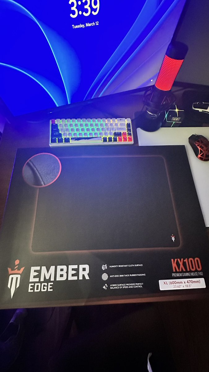 Just got this BIG BOY🔥

This thing is huge s/o to <a href="/EmberEdge/">EmberEdge</a> for the pad will be using this for the next week or so 

Can’t wait to give my opinion on this pad thank you so much for the opportunity 🙏🏽

If you wanna cop one USE CODE NOHTIC on checkout for a few bucks off🤓