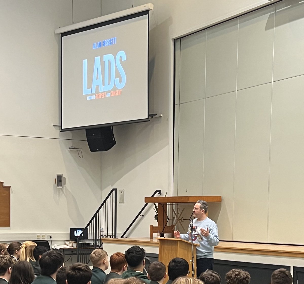 A privilege having #AlanBissett visit <a href="/StMungosFalkirk/">St Mungo's HS</a> today. Talking about his latest book #LadsAGuideToRespectAndConsent Available in your #SchoolLibrary it aims to support our young people cope with harmful online content, toxic masculinity, peer pressure... such timely book!