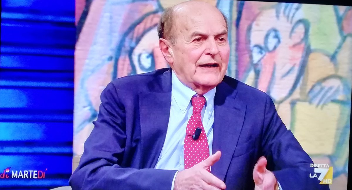 Elena81353537's tweet image. &quot;Io vado dove mi chiamano a SPESE MIE, loro portano 12 MINISTRI a SPESE NOSTRE&quot;
In risposta a #Marsilio... E niente #Bersani resta un uomo di CLASSE, loro degli STRACCIAROLI.
#dimartedi