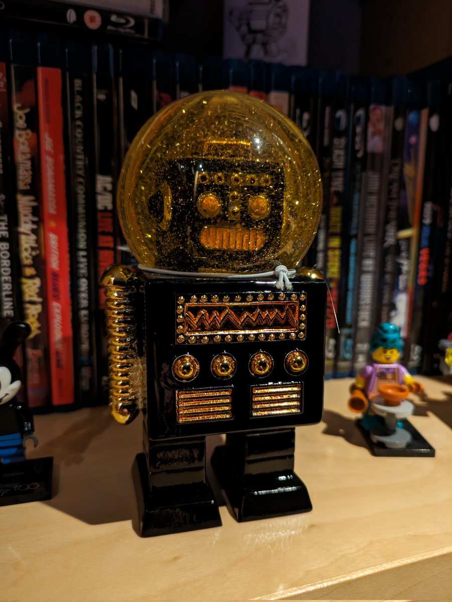 New robot added to the collection, thanks to my lovely wife! #robots