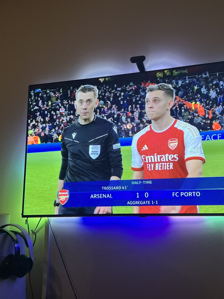 Azza_360's tweet photo. Glad Trosards dad could make it #UCL #ARSFCP https://t.co/G4vEkusLyf