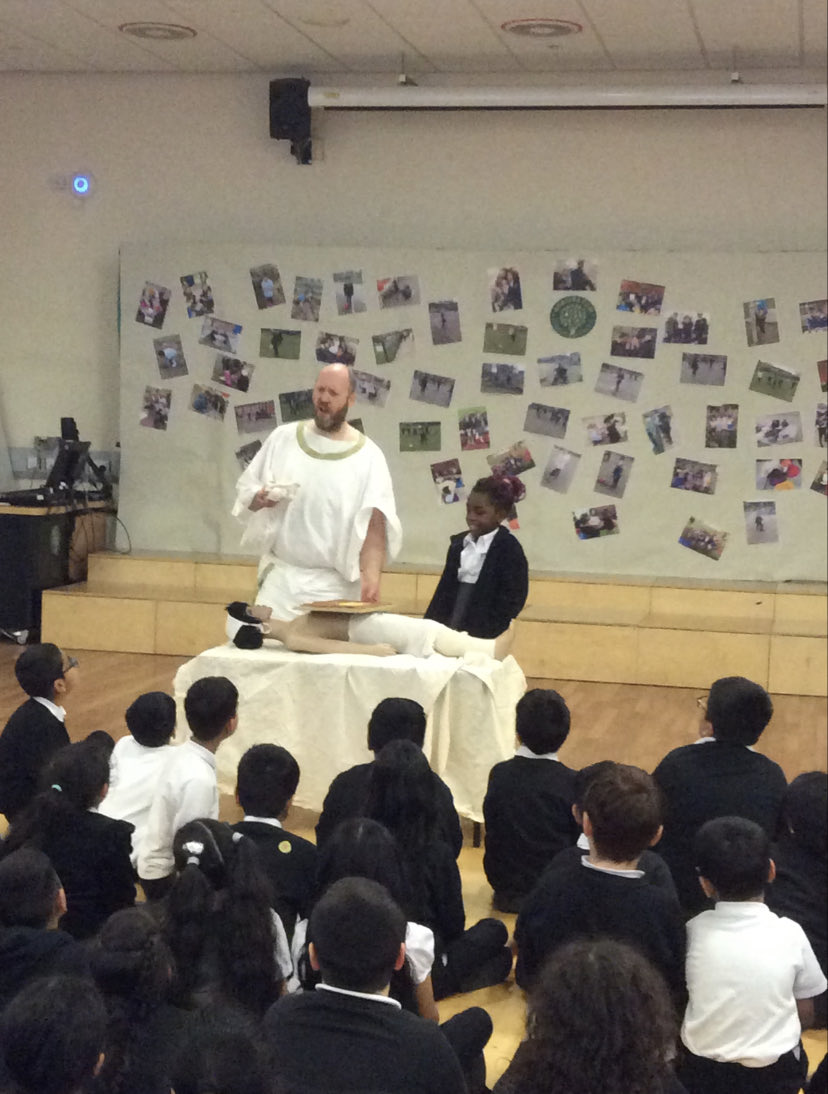 Y3 and Y4 enjoyed an amazing Egyptian workshop last week, delivered by @info@historysquad.co.uk We built the King's Pyramid in Giza, learnt about the process of mummification and listened to incredible Egyptian myths. #TheArboretumWay