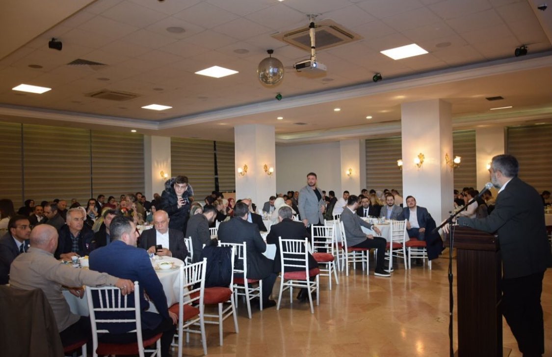 AtasehirAkGenc's tweet photo. Ak Parti teşkilatımız ve yol arkadaşlarımızla birlikte iftarımızı gerçekleştirdik. Güzel bir akşamda bir araya gelerek hem birlik ve beraberliğimizi pekiştirdik hem de birlikte hoş vakit geçirdik. Bu anlamlı buluşmada birlikte olmanın mutluluğunu yaşıyoruz. https://t.co/FhCPzL1iDG