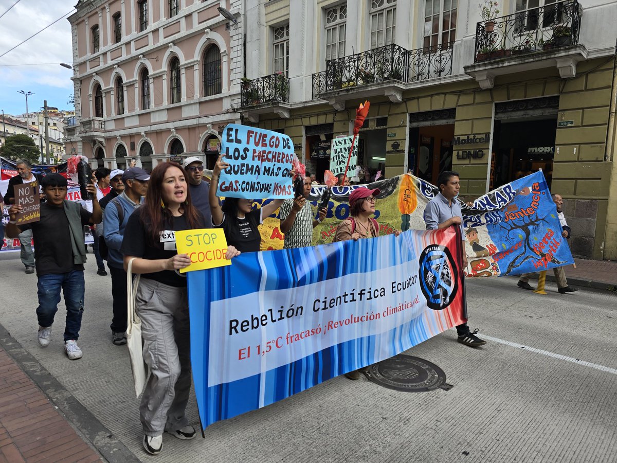 RebelCientifEC's tweet photo. #Eliminenlosmecheros Desde Rebelión Científica Ecuador respaldamos la lucha de las 9 niñas que exigen el apagado de los mecheros en la Amazonía Ecuatoriana. https://t.co/JjEgZex34Y
