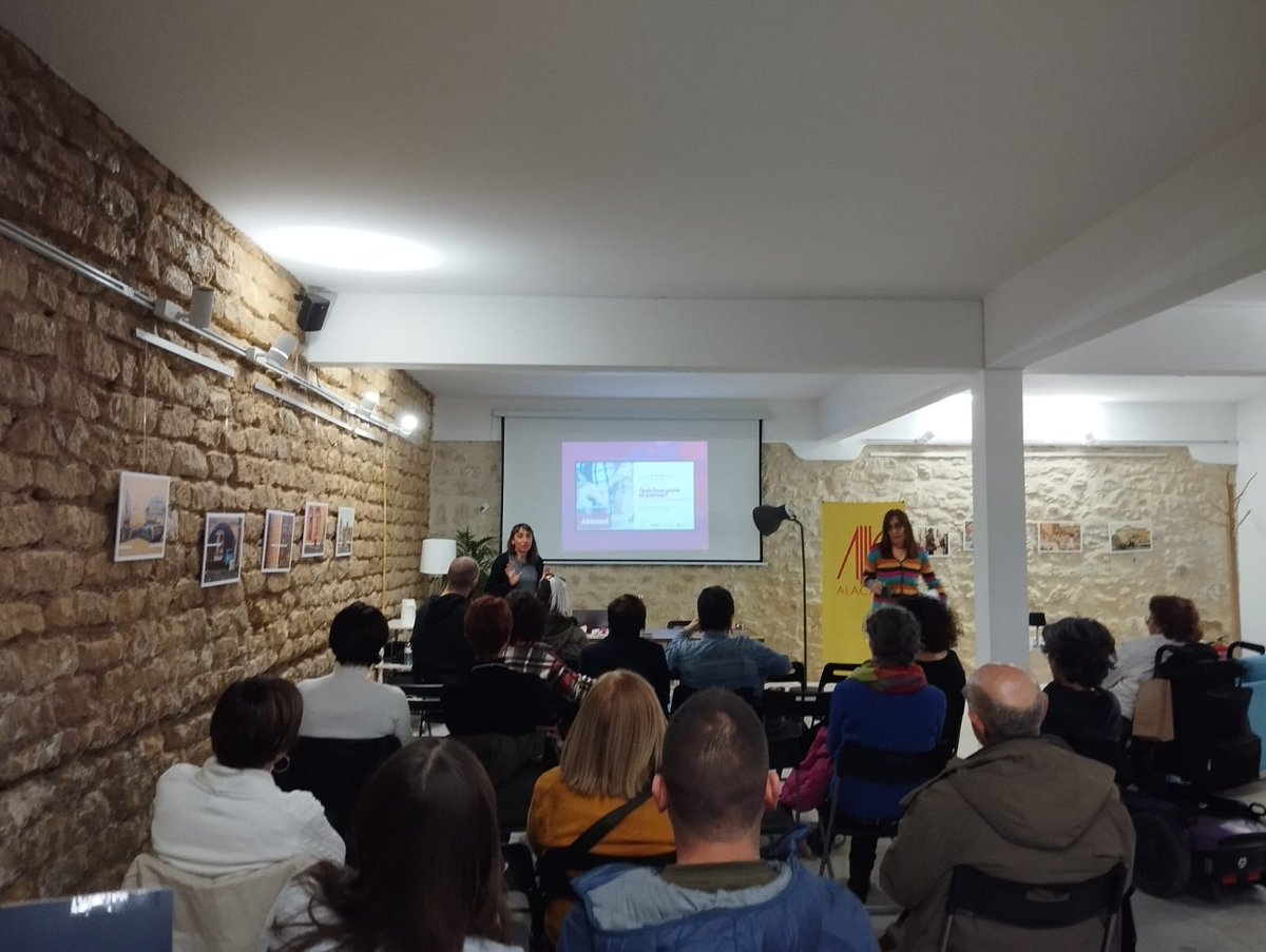 AcpvAlacant's tweet photo. Moltes gràcies a les companyes de @lanaturadora ☺️

♀️ Una classe magistral sobre com educar les nostres filles i fills pq desenvolupen relacions sexuals i afectives sanes, allunyades dels estereotips pornogràfics que reprodueixen rols a través de relacions violentes i desiguals. https://t.co/UIMXJGvKdU