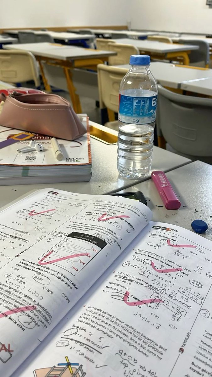 juliasroutine's tweet image. ⤷ Como fazer correções eficientes e aumentar o desempenho em provas/listas - a thread; 

#studytwt #enem2024 #studytwtbr #collegetwt #enem