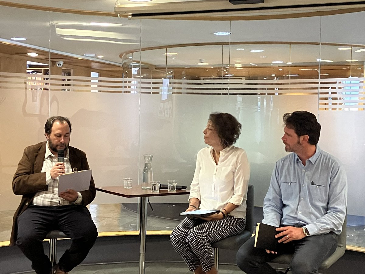 Eduardo Arriagada (@earriagada) on Twitter photo Cuánta transparencia? Excelente conversa sobre el lobby para comenzar las actividades del Diploma en Comunicación Política 2024 entre Kathya Araujo y <a href="/manuel_aris/">Manuel Arís Alonso</a> moderada por <a href="/rmunita/">Roberto Munita M.</a> en <a href="/fcomuc/">Comunicaciones</a>, no dejen de escucharlo youtube.com/watch?v=jCN4Qq… (la cierta opacidad de los vidrios Cuánta transparencia? Excelente conversa sobre el lobby para comenzar las actividades del Diploma en Comunicación Política 2024 entre Kathya Araujo y <a href="/manuel_aris/">Manuel Arís Alonso</a> moderada por <a href="/rmunita/">Roberto Munita M.</a> en <a href="/fcomuc/">Comunicaciones</a>, no dejen de escucharlo youtube.com/watch?v=jCN4Qq… (la cierta opacidad de los vidrios