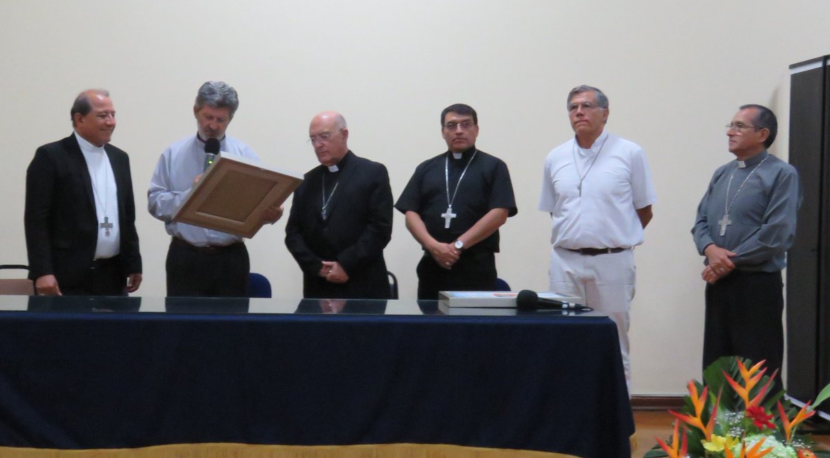 resucitaperu's tweet photo. Este 11 de marzo, Cardenal Pedro Barreto Jimeno, S.J., fue galardonado con el premio nacional "Voz profética de la Iglesia en pastoral social, derechos humanos y servicio a los pobres" por la Comisión Episcopal de Acción Social (CEAS) durante la celebración del 59° aniversario. https://t.co/10i4i5uN5y