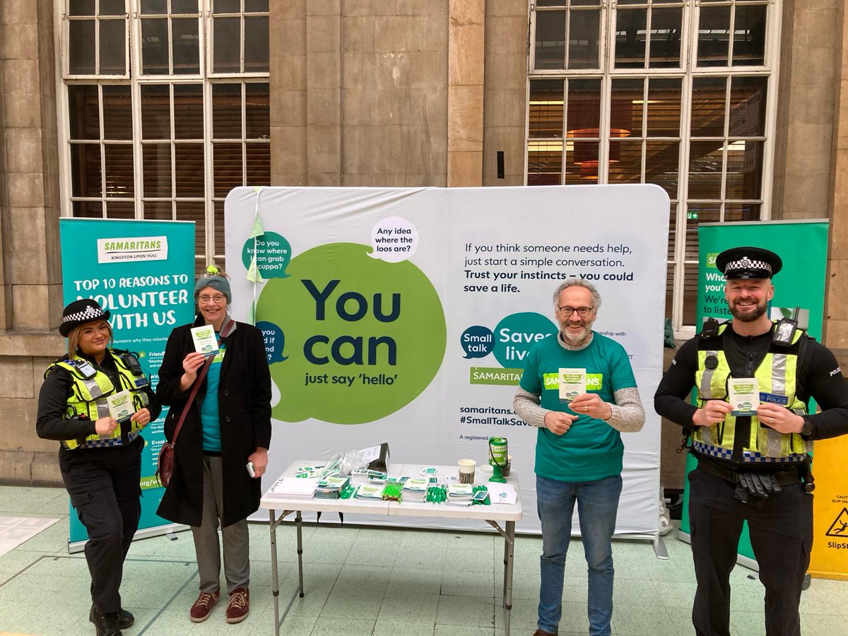 Great morning meeting the public at Paragon Station as part of our 'Small Talk Saves Lives' campaign #@hullsamaritans #WeListen #FreePhone116123 #FollowUs