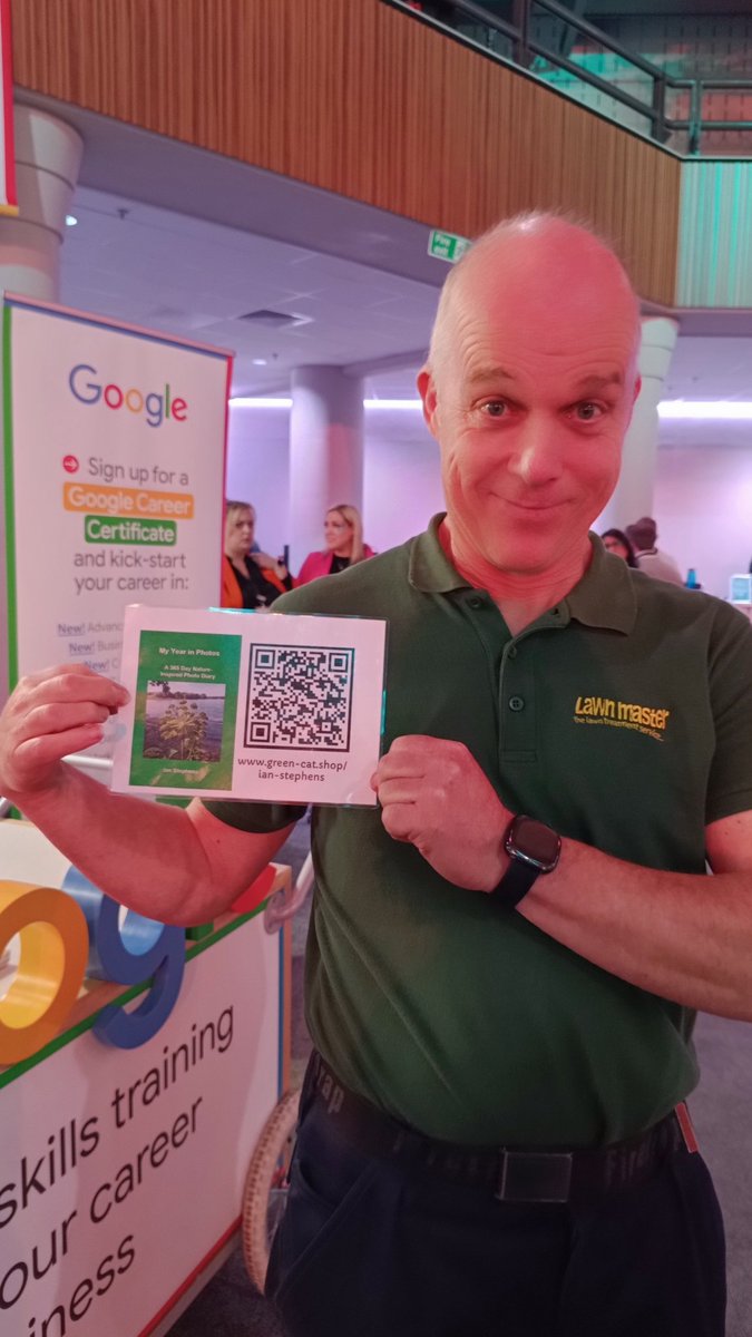 Wait what! this is the second person I've seen mention that <a href="/LawnMasterNotts/">#WeDoGrass Ian</a> has a book? 

I thought he just took a second job modeling qr codes for Google?

#SBSWinnersHour