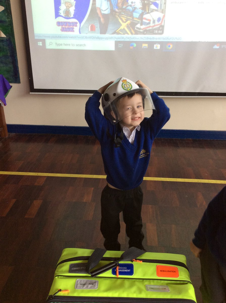 🚑🏥Today EYFS got a visit from two paramedics, who told us all about how they care for people in need within our community. We got to try on a paramedic uniform and we were ready to get in the ambulance to save people!🚑🏥<a href="/MrsCadamyQP/">Mrs Cadamy</a> <a href="/QueensCoEURC/">Queen's Park C.E/U.R.C. Primary School</a> <a href="/MissHughesQP/">Miss Hughes</a>