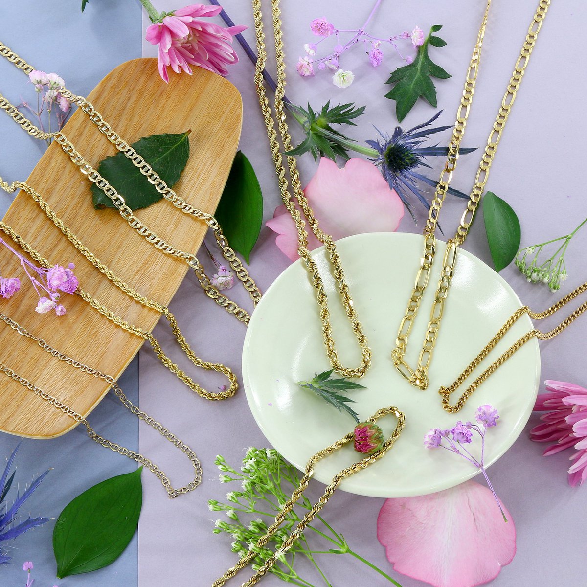 Spring It On 🌸✨ New stock alert! 🌟 Elevate your spring style with our stunning gold chains. 🌼 Perfect for adding a touch of elegance and shine to any look. Link in Bio👀#SpringStyle #GoldChains #GoldJewelry #SpringJewelry #FashionJewelry #luxurypreloved