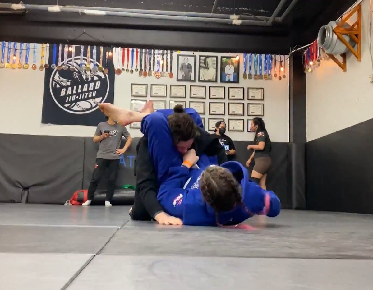 hazeldeeznuts's tweet photo. @HonestlyUnusual Two rounds two subs, i hit two triangles :) https://t.co/3HDUYddNFd