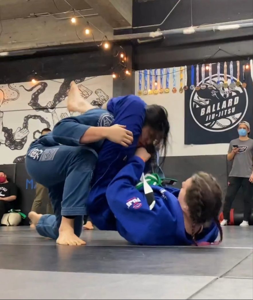 hazeldeeznuts's tweet photo. @HonestlyUnusual Two rounds two subs, i hit two triangles :) https://t.co/3HDUYddNFd
