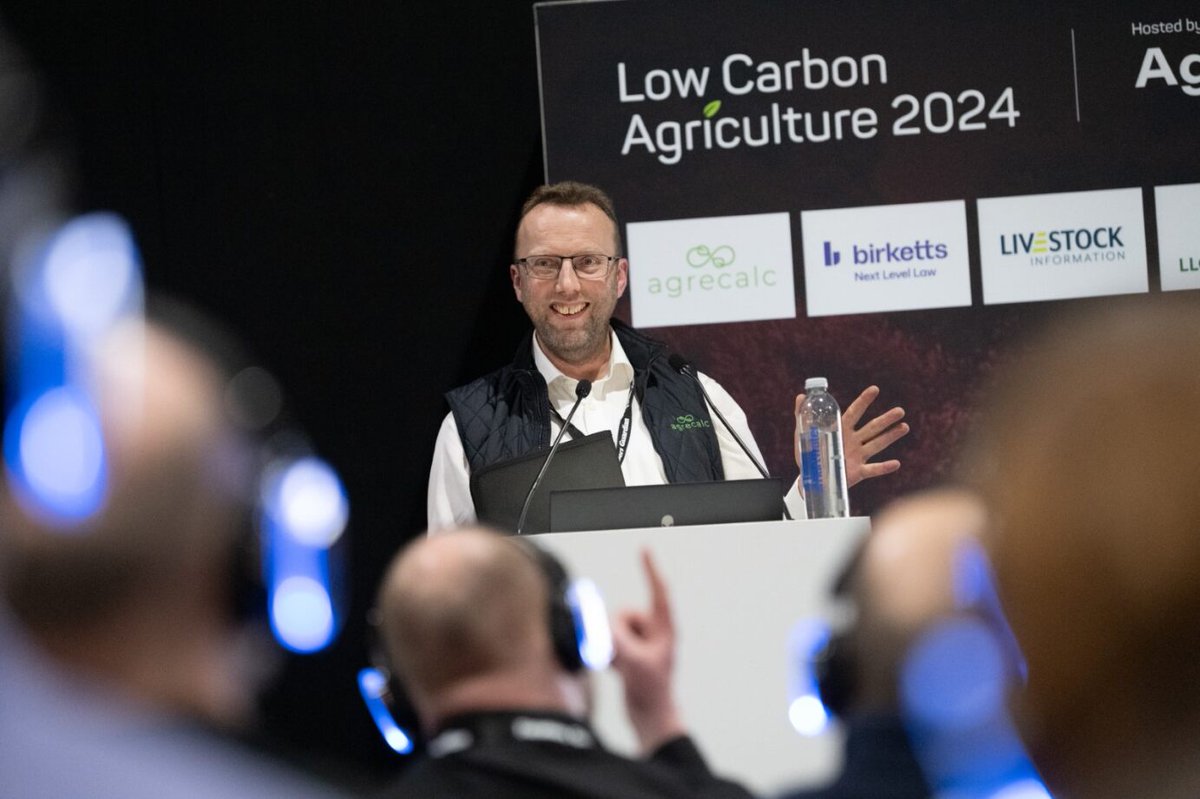 🚜 Thank you to everyone who attended the @lowcarbonagri 2024! 🌱We were thrilled to see so many passionate individuals coming together to learn more about sustainable farming practices. Julian's presentation drew a full house, with attendees overflowing into the aisles. 🌿💚