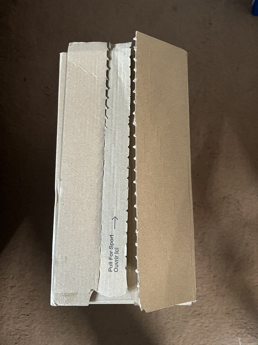 paulsilm's tweet photo. @Nike @NikeService just received the worse service from your staff. Called regarding a damaged item. Shoe and boxes damaged as you can see. No support. Unacceptable behaviour https://t.co/wHQKZlUmjX