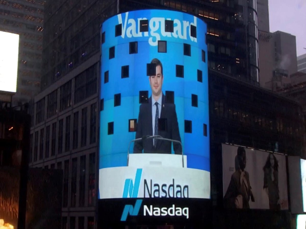Pen Hallowell, Associate Portfolio Manager, represented Berkshire Bank Wealth Management in Vanguard’s ringing of the @Nasdaq closing bell on March 6 to celebrate its recent launch of two new fixed-income ETFs. We thank @Vanguard_Group for the invitation.