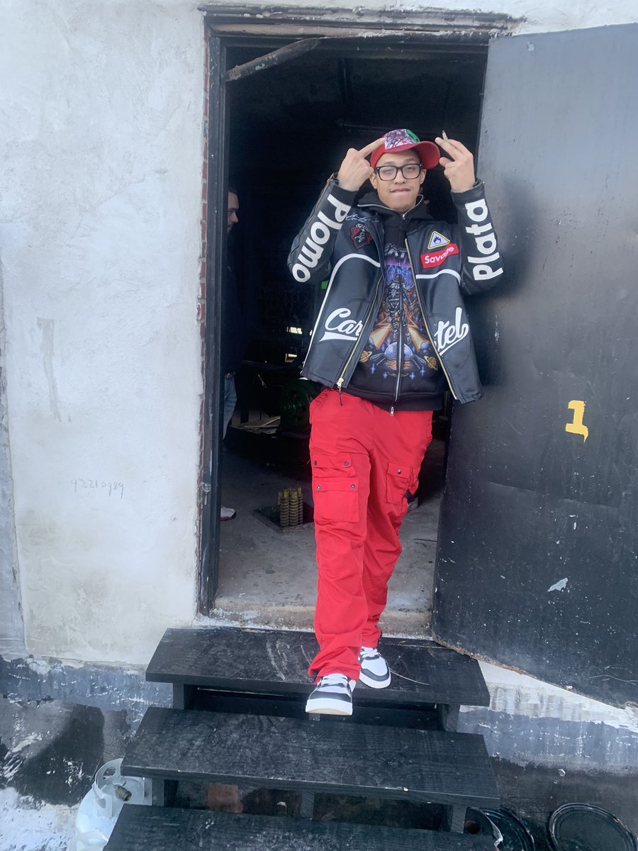 __yta's tweet photo. DAMMMN 😬 YEAH IM BACK LIKE I NEVER LEFT 🛸🛸🛸🛸 https://t.co/1erPKz3Vry