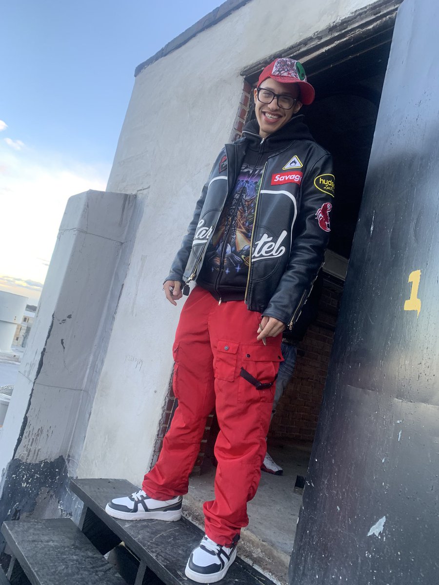 __yta's tweet photo. DAMMMN 😬 YEAH IM BACK LIKE I NEVER LEFT 🛸🛸🛸🛸 https://t.co/1erPKz3Vry