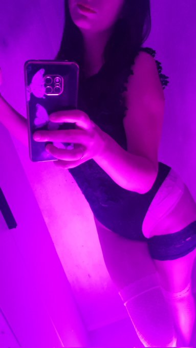 C'est #Mardimiroir aujourd'hui ?  J'ai tellement de #photo dans le miroir en plus 👀 like et rt pour en<a href="/tag/mardimiroir"class="tags">#Mardimiroir</a><a href="/tag/photo"class="tags"><span>#photo</span></a>